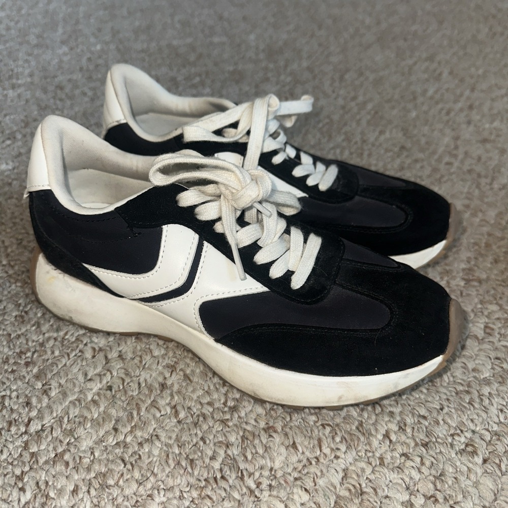 Steve‎ Madden Women's Athletic Jogger Sneaker Size 8 Black/White